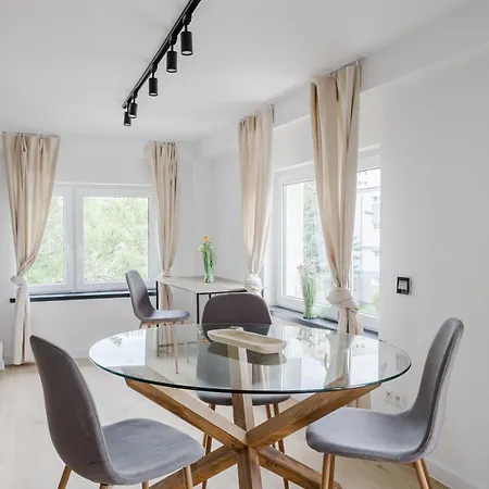 Grunwald Raszynska Bright By Bookinghost Poznań