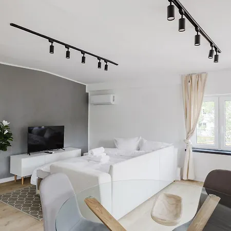 Apartment Grunwald Raszynska Bright By Bookinghost