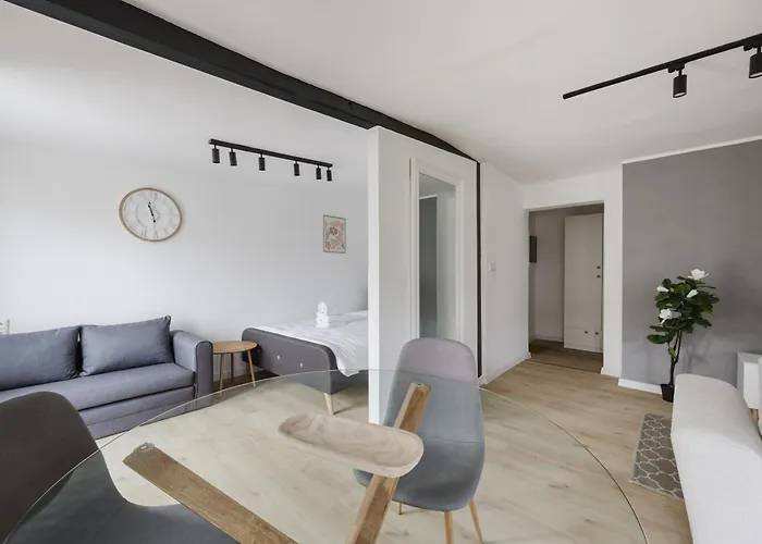 Apartment Grunwald Raszynska Bright By Bookinghost Poznan