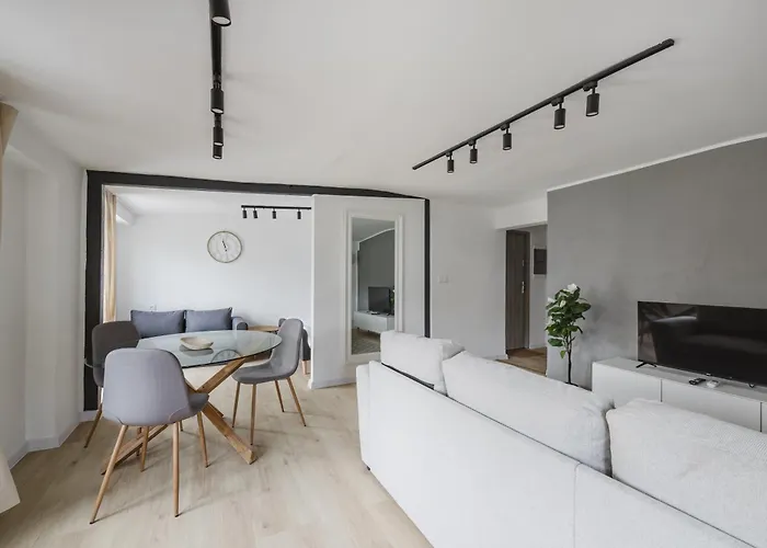 Grunwald Raszynska Bright By Bookinghost Poznań